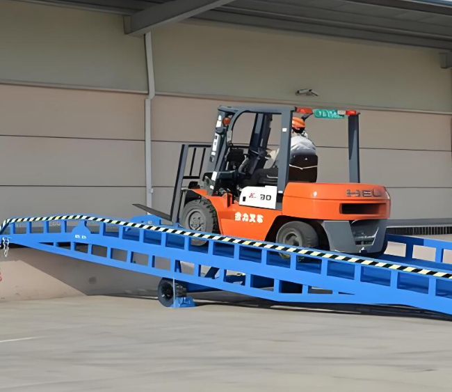 农安移动式卸货平台（叉车用）